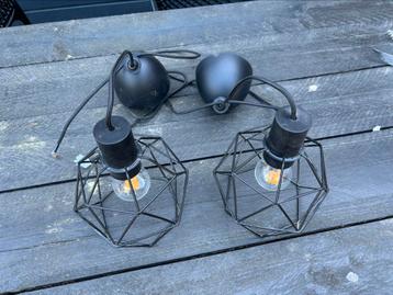 Twee hanglampen  beschikbaar voor biedingen