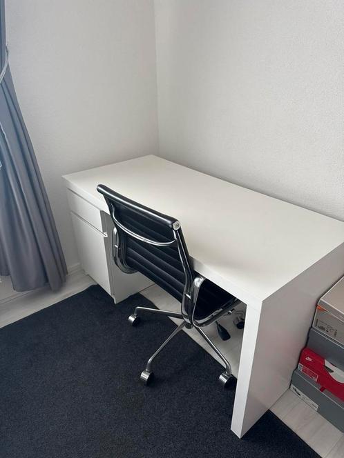 Bureau en bureaustoel, Huis en Inrichting, Bureaus, Zo goed als nieuw, Ophalen