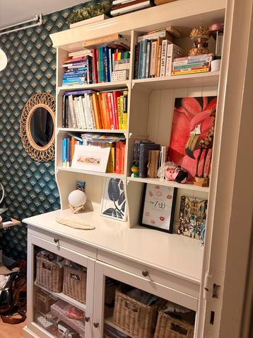 Bookshelf with Glass doors beschikbaar voor biedingen