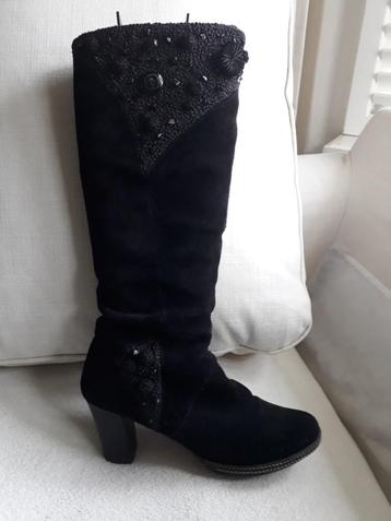 Prachtige zwart suede laarzen met kralen   maat 40 beschikbaar voor biedingen