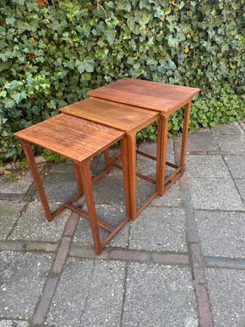 Vintage Art Deco nestingtafels mimiset beschikbaar voor biedingen