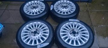 Fiat 500 Originele 15inch spaakvelgen met 185/65/15 banden.