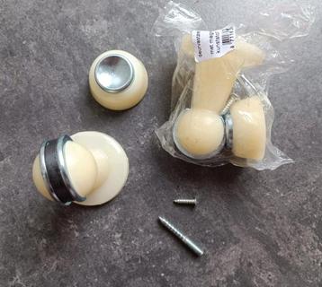 2x magnetische deurvastzekker beschikbaar voor biedingen