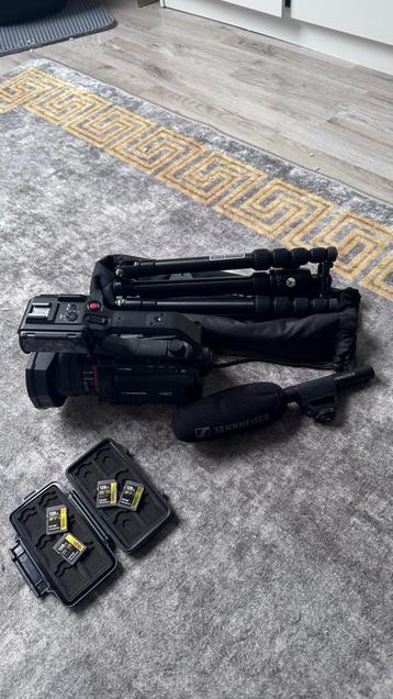 Panasonic HC-X2000E 4K Camcorder + Accessoires beschikbaar voor biedingen