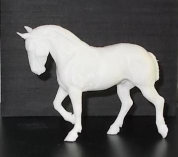 Trekpaard ingevlochten 26 ( zo groot als Schleich) beschikbaar voor biedingen