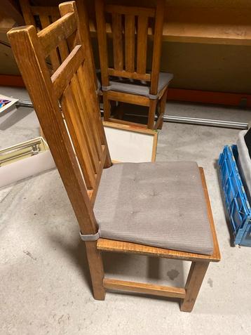 4 Gebruikte Houten Stoelen met Kussens - Gratis Ophalen