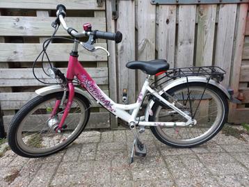 Meisjes fiets beschikbaar voor biedingen