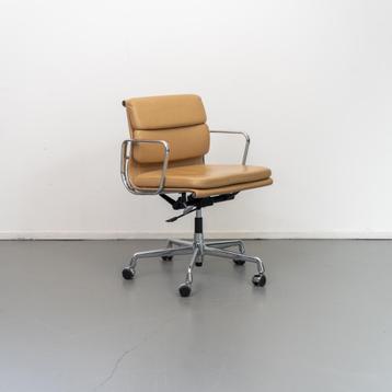 1x Vitra Eames EA 217 Soft Pad Bureaustoel Camel - Chroom beschikbaar voor biedingen