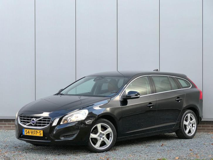 Volvo V60 1.6 T3 Momentum Leer / Afneembare trekhaak / Navi, Auto's, Volvo, Bedrijf, Te koop, V60, ABS, Airbags, Airconditioning