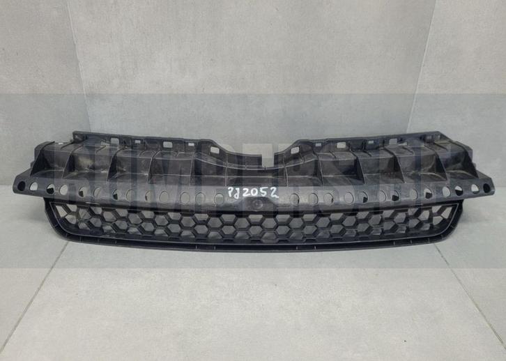 Grill Toyota Urban Cruiser 08-14  53111-52510 grille middeng, Auto-onderdelen, Overige Auto-onderdelen, Gebruikt, 6 maanden garantie