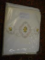 oud laken met borduursel met 2 slopen, Huis en Inrichting, Slaapkamer | Beddengoed, Wit, Overige typen, Tweepersoons, Ophalen of Verzenden