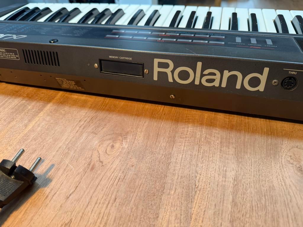 Roland Juno Alpha 2 inclusief zeldzame PG-300 controller., Muziek en Instrumenten, Synthesizers, Ophalen, Roland, Met midi-aansluiting