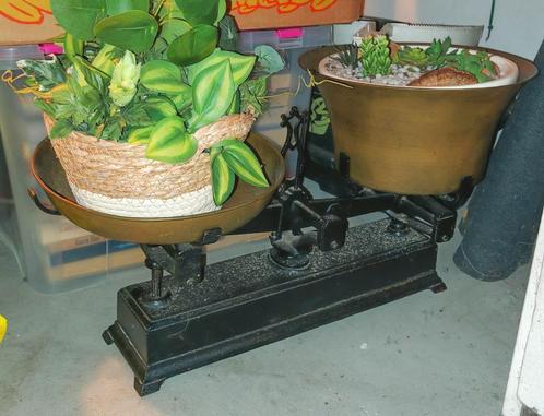antiek gietijzer weegschaal decoratie plantenbak, Antiek en Kunst, Antiek | Woonaccessoires, Ophalen