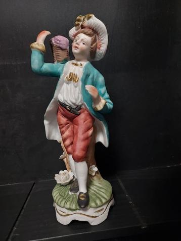 Bisquit porseleinen figuur beschikbaar voor biedingen