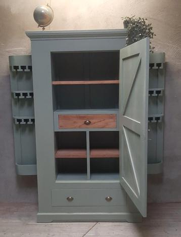 Massief houten drankenkast/ buffetkast/ wapenkast  beschikbaar voor biedingen