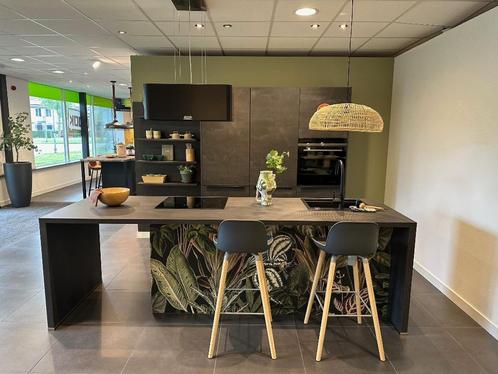keukens showroom Zwart beton, Huis en Inrichting, Keuken | Complete keukens, Nieuw, Overige typen, Zwart, Kunststof, Met kookeiland