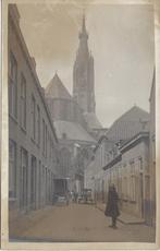 Delft (Z.H.) Nieuwe Kerk, Volk, Boerenkar, Koets, FOTOKAART, Verzamelen, Ansichtkaarten | Nederland, Verzenden, 1920 tot 1940