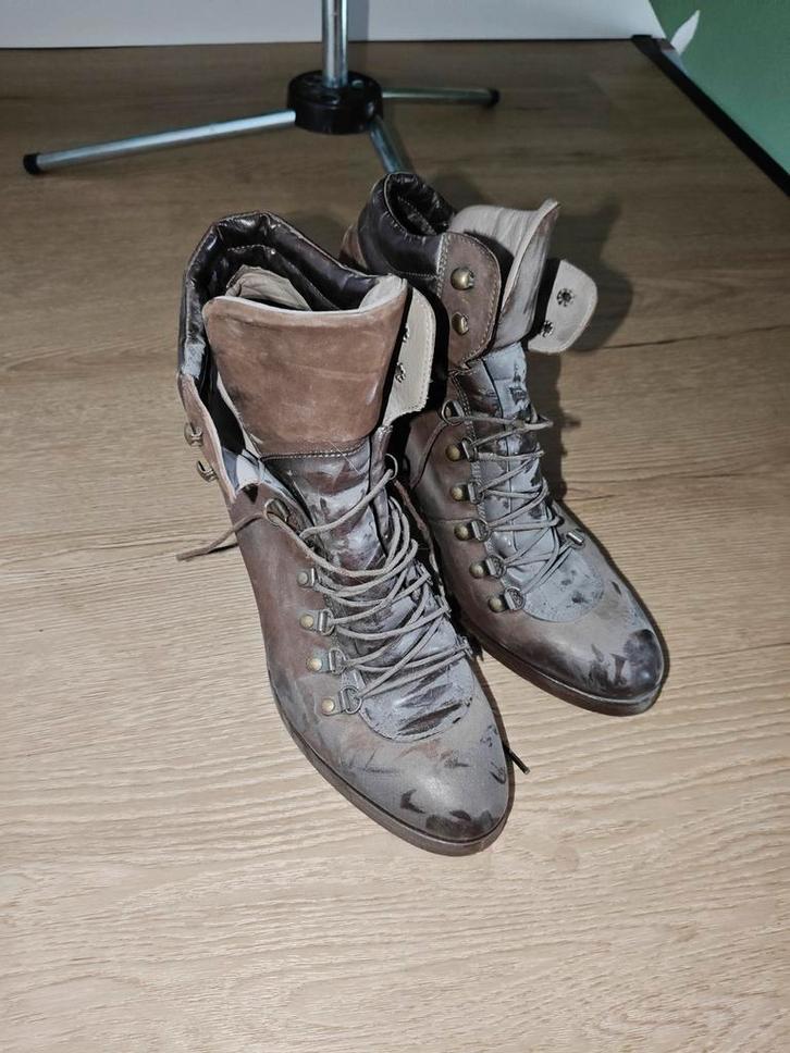 Corvari enkellaarzen / hakjes maat 41, Kleding | Dames, Schoenen, Zo goed als nieuw, Zwart, Ophalen