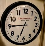 Grote metalen stations Klok, Eén persoon