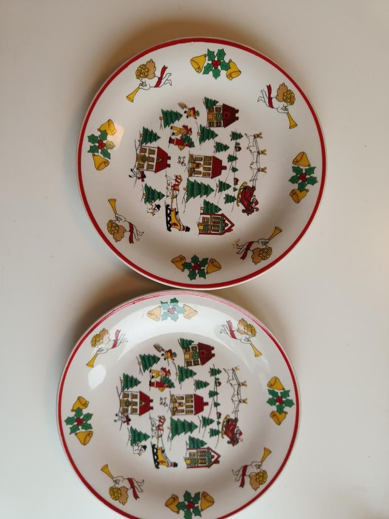 2 Kerstbordjes Alexia Gross-und Einzelhandels, Gebruikt, Ophalen of Verzenden, Bord(en), Overige stijlen