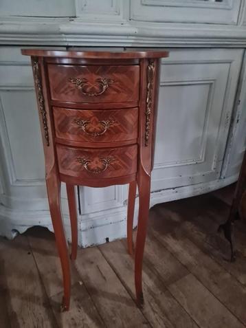 Antiek Frans barok ladekastje beschikbaar voor biedingen