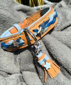 *SALE* Halsband cognac leer nappa voering deco blue 31-38, Ophalen of Verzenden, Handgemaakt, Nieuw