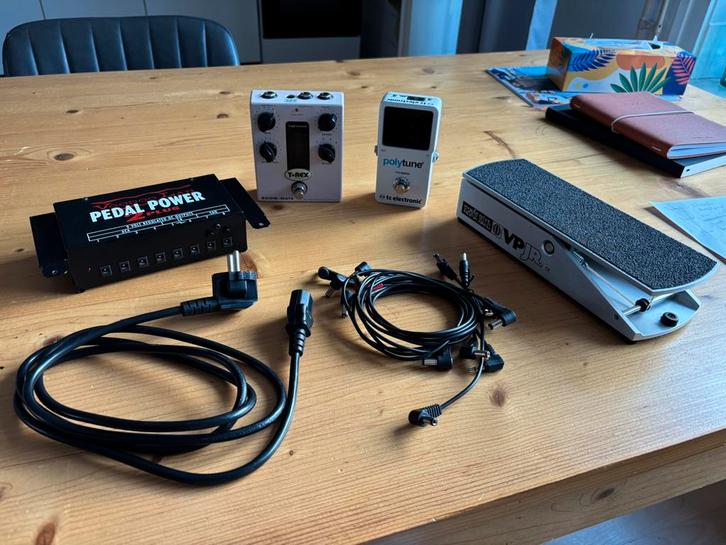 Effectpedalen set + voeding, Muziek en Instrumenten, Effecten, Zo goed als nieuw, Reverb, Volume, Overige typen, Ophalen of Verzenden