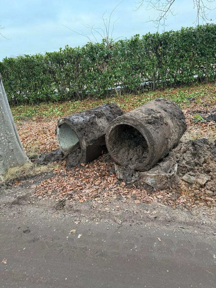 Gebruikte betonnen buizen gratis, Doe-het-zelf en Verbouw, Buizen en Afvoer, Gebruikt, Rechte buis, Overige materialen, 2 tot 4 meter