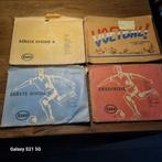 3 delen Esso voetbal boeken 1958/1959 en een plaatjes boek., Gelezen, Ophalen of Verzenden