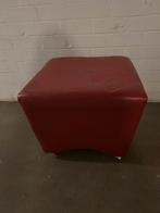 Rode leren vintage poef, Huis en Inrichting, Banken | Voetenbanken en Poefen, Minder dan 50 cm, Vierkant, Leer, Ophalen of Verzenden