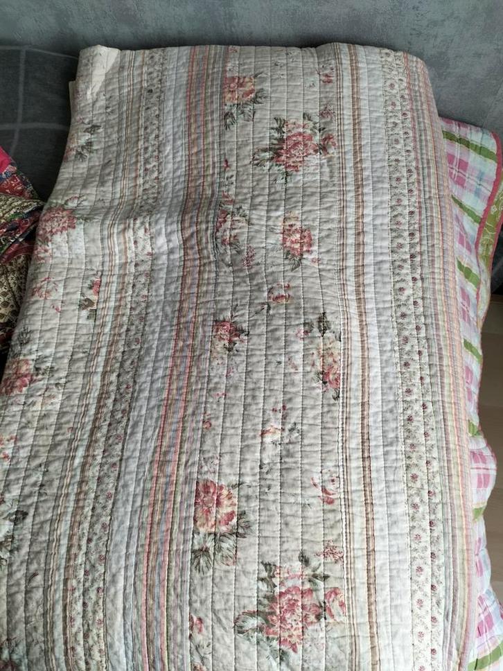 4 prachtige oude bedspreien, Huis en Inrichting, Woonaccessoires | Plaids en Woondekens, Zo goed als nieuw, Verzenden