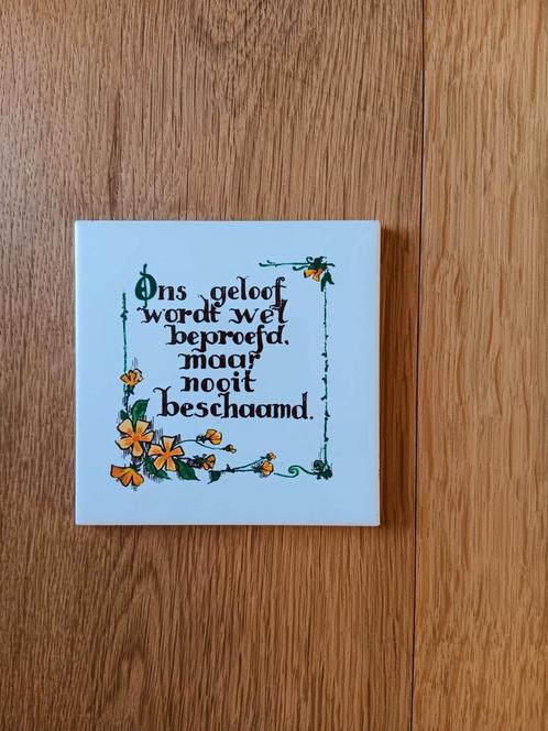 Prachtig christelijk tegeltje met bloemen, Antiek en Kunst, Antiek | Wandborden en Tegels, Ophalen of Verzenden