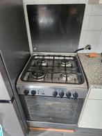 Indesit gasfornuis met pannen, Witgoed en Apparatuur, Fornuizen, Ophalen, Gebruikt, 4 kookzones, Gas
