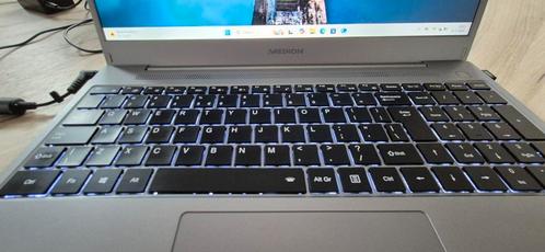 Medion Akoya E16401 Laptop (zeer mooi en snel), Computers en Software, Windows Laptops, Zo goed als nieuw, SSD, Ophalen