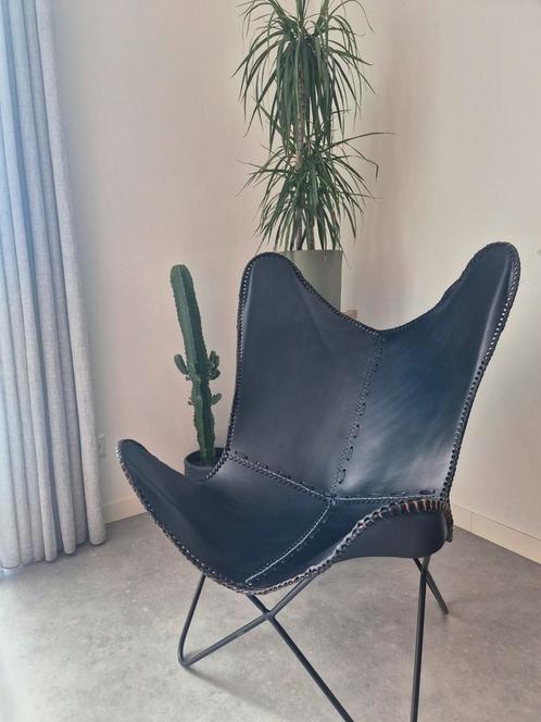 Butterfly vlinder stoel van echt leer - Zwart - €65,-, Huis en Inrichting, Fauteuils, Zo goed als nieuw, Leer, Metaal, Ophalen