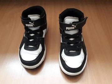 Hoge kinder sneakers beschikbaar voor biedingen