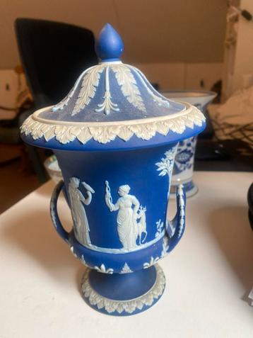 Wedgwood Jasperware Urn - Wedgwood Blue beschikbaar voor biedingen