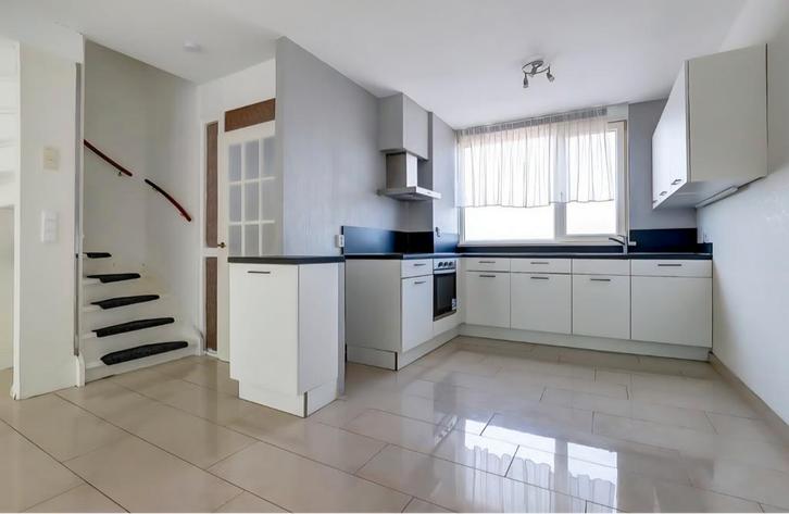 complete keuken ziet er nog heel goed uit. Inductie Indesit, Huis en Inrichting, Keuken | Complete keukens, Zo goed als nieuw