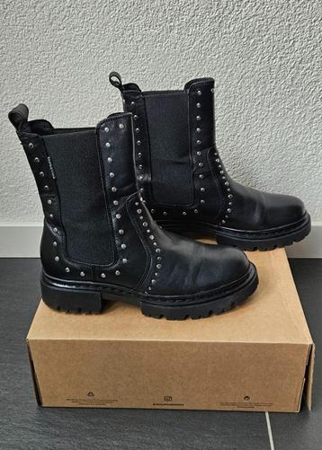 NIEUWSTAAT, Zwarte leren laarzen met zilveren studs, maat 37 beschikbaar voor biedingen