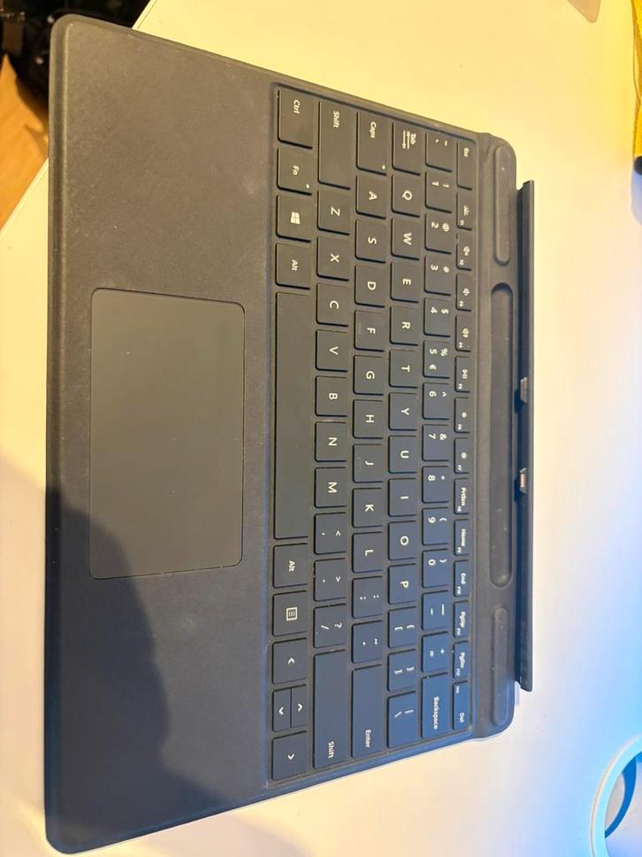 Microsoft sufrace pro typecover pro 8 en nieuwer, Computers en Software, Toetsenborden, Zo goed als nieuw, Qwerty, Draadloos, Ergonomisch