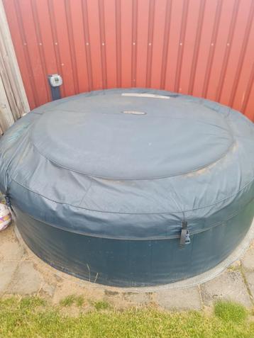intex jacuzzi  4 tot 6 persoons beschikbaar voor biedingen