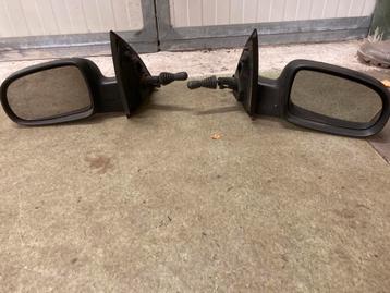 Twee buiten spiegel opel Corsa c.  Hand bediend beschikbaar voor biedingen
