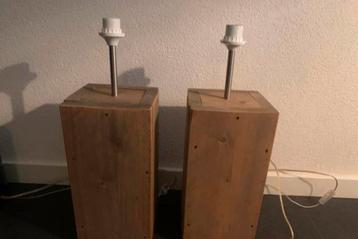 2x Tafel lamp / steigerhout beschikbaar voor biedingen