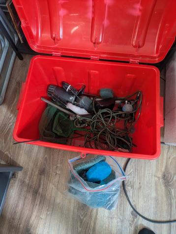 2 dozen vol met aquarium spullen  beschikbaar voor biedingen