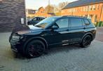 BOMVOL! VOLKSWAGEN Tiguan 7P PANO R-LINE Full Options Black, Auto's, Volkswagen, Zwart, 4 cilinders, 7 stoelen, Zwart