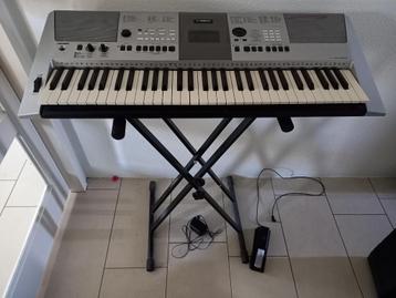 Elektronisch keyboard  van Yamaha,PSR E413 + tas + standaard