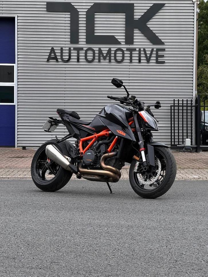 KTM Super Duke 1290 R | 2021 | 8492km | Quickshifter, Motoren, Motoren | KTM, Bedrijf, Naked bike, meer dan 35 kW, 2 cilinders