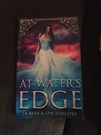 At Water's Edge - La Kirk en Lyn Forester, Boeken, Fantasy, Gelezen, Ophalen of Verzenden