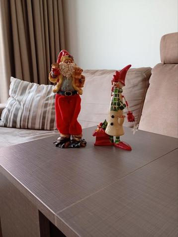 2 Kerst beeldjes van porselein  beschikbaar voor biedingen