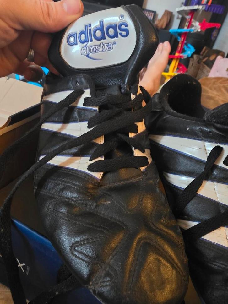 Adidas Questra voetbalschoenen maat 44.5 retro vintage, Sport en Fitness, Voetbal, Gebruikt, Schoenen, Maat XS of kleiner, Ophalen of Verzenden
